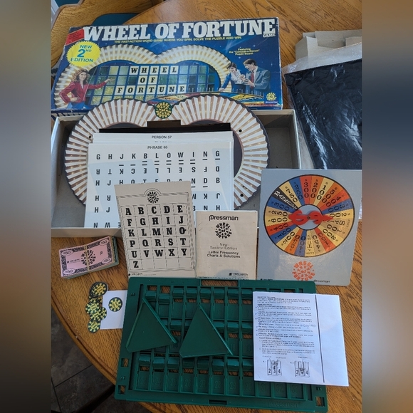 Vintage Wheel of Fortune Game, 2nd Edition Action Board Game - Picture 6 of 8